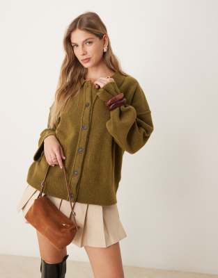 ASOS DESIGN - Strickjacke in Khaki mit Hemdkragen und Nahtdetails-Grün