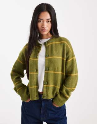 ASOS DESIGN - Strickjacke in Khaki und Olivgrün mit Streifen und Rundhalsausschnitt