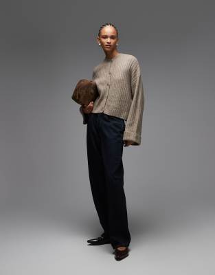 ASOS DESIGN - Strickjacke in Mokka mit umgeschlagenem Bündchen-Brown