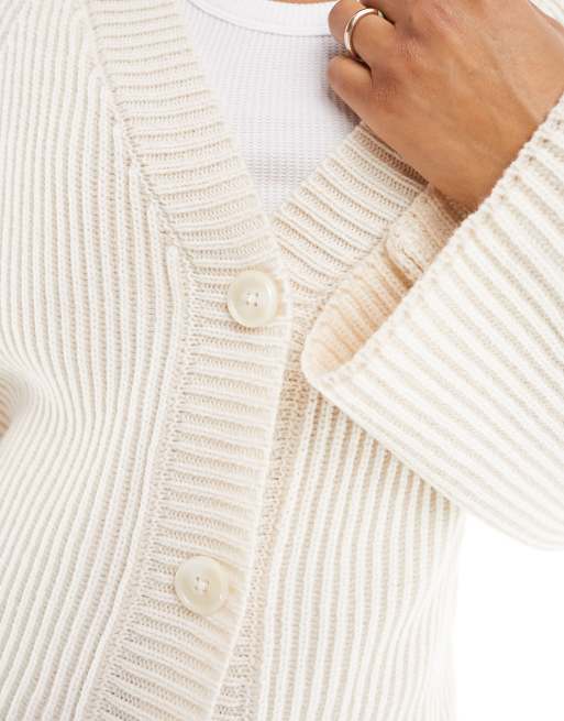 ASOS Design – Strickjacke in neutralen Tönen mit V-Ausschnitt und Knopfleiste vorne, 3 von 4
