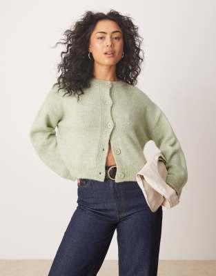 ASOS DESIGN - Strickjacke in zartem Grün mit breiten Bündchen