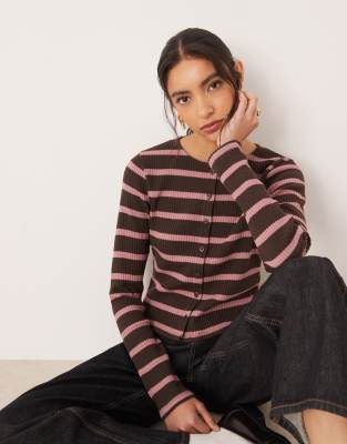 ASOS DESIGN - Strickjacke mit Knopfleiste und Streifen in Braun und Rosa-Bunt