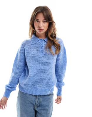 ASOS DESIGN - Strickoberteil in sanftem Blau mit Polokragen