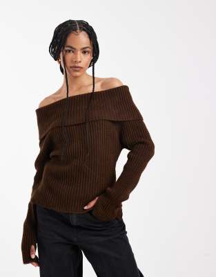ASOS DESIGN - Strickpullover in Braun mit Carmen-Ausschnitt-Brown