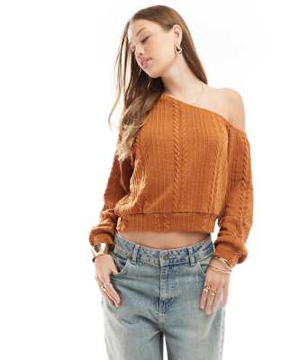 ASOS DESIGN - Strickpullover in Braun mit Zopfmuster und One-Shoulder-Träger-Brown