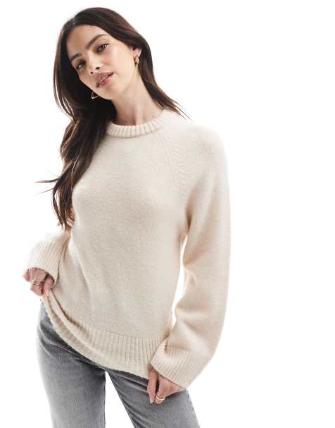 ASOS DESIGN – Strickpullover in Creme mit Rundhalsausschnitt und Raglanärmeln - view 1