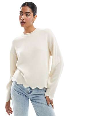 ASOS DESIGN - Strickpullover in Cremeweiß mit Muschelsaum-Neutral