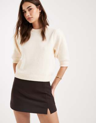 ASOS DESIGN - Strickpullover in Ecru mit halblangen Ärmeln-Weiß