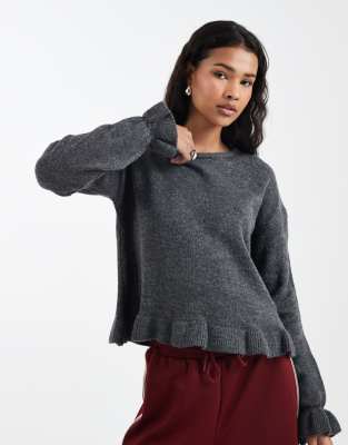 ASOS DESIGN - Strickpullover in Grau mit Rüschensaum