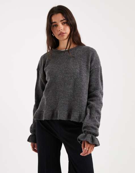 ASOS DESIGN – Strickpullover in Grau mit Rüschensaum - view 1