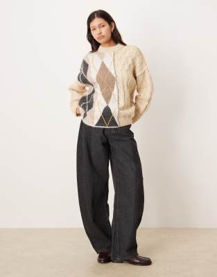 ASOS DESIGN - Strickpullover in Mokka mit Rauten- und Zopfmuster-Mix im Patchwork-Design-Brown