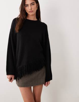 ASOS DESIGN - Strickpullover in Schwarz mit asymmetrischem Saum und Fransen
