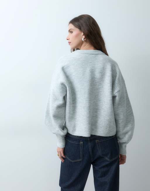 ASOS DESIGN Strickpullover mit Metalldetail in Goldoptik in Grau, 4 von 4
