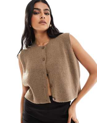 ASOS DESIGN - Strickweste aus flauschigem Garn in Mokka-Brown