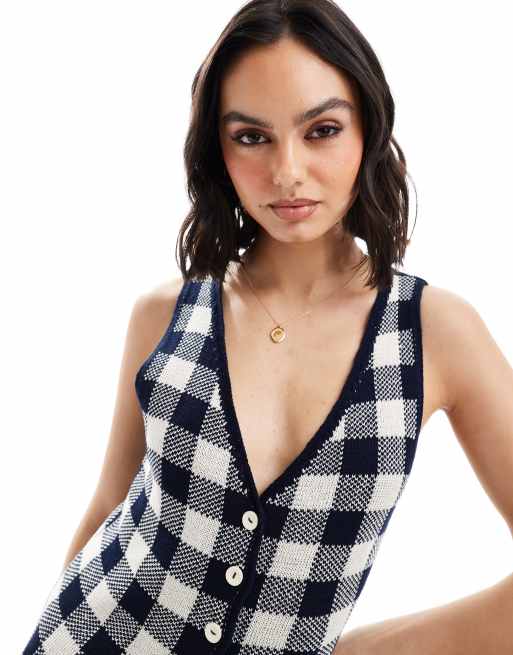 ASOS DESIGN – Strickweste in Marineblau mit Vichy-Karos, V-Ausschnitt und Schlitz vorne