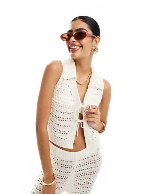 ASOS DESIGN – Strickweste in Weiß mit geteilter Vorderseite und Lochmuster, Kombiteil