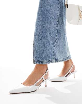 ASOS DESIGN - Strike - Schuhe in Weiß mit Kitten-Heel-Absatz und Fersenriemen