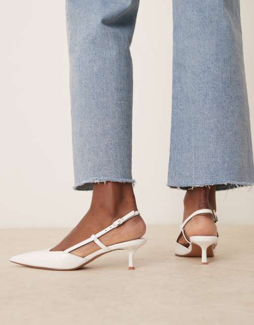 ASOS DESIGN Strike Schuhe in WeiB mit Kitten Heel Absatz und Fersenriemen