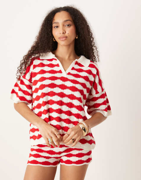 ASOS DESIGN - Strikket afslappet polotop med sømdetaljer og røde/hvide striber - Del af sæt - view 1