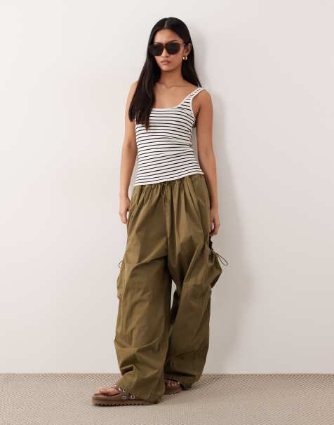 ASOS DESIGN - Strikket cami-top med dyb rund hals og marineblå striber i bomuldsblanding - view 1