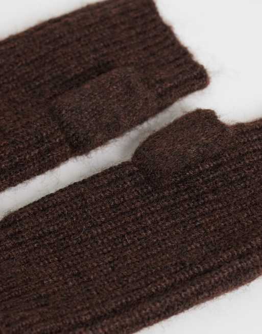 ASOS DESIGN strikket håndvarmer i chokoladebrun, 2 af 3