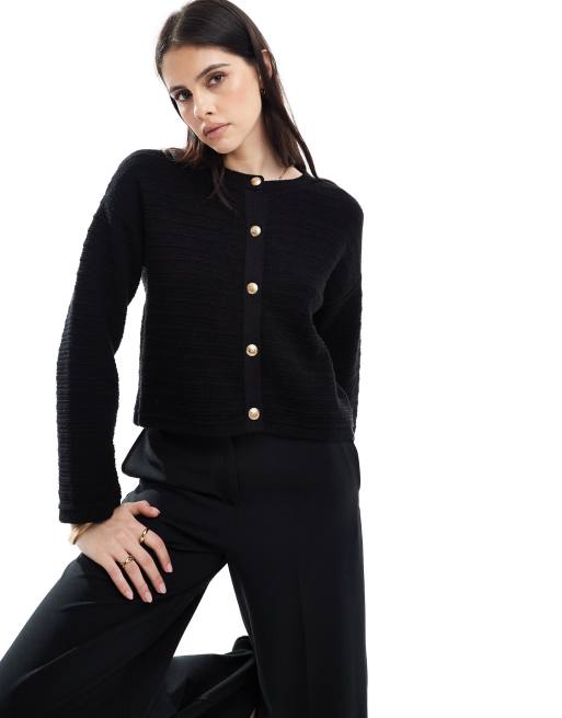 ASOS DESIGN - Strikket og sort cardigan med teksturerede syninger og guldknapper