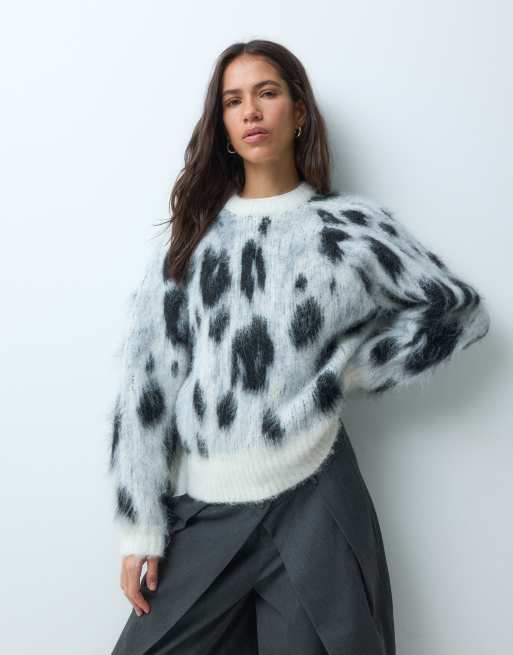 ASOS DESIGN striktrøje med rund hals og børstet finish i monokromt dyreprint, 2 af 4