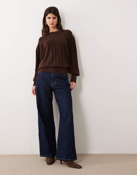 ASOS DESIGN striktrøje med rund hals, plisseret og lange ærmer i chokolade - view 1