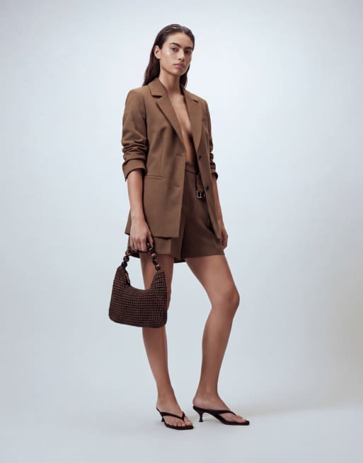 ASOS DESIGN – Stroh-Handtasche in Schokobraun mit Griff mit Kugeldetails aus Kunstharz, 8 von 11