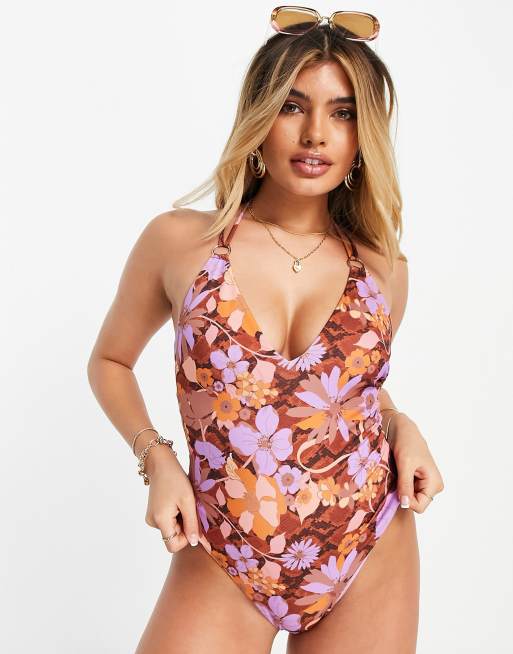 ASOS DESIGN – Strój kąpielowy w kwiatowy wzór w stylu retro z paseczkami na plecach i ozdobnymi pierścieniami 