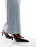 ASOS DESIGN – Camisole-Oberteil in schimmerndem Schwarz mit gerüschten Trägern