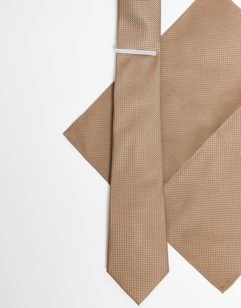 ASOS DESIGN - Stropdas en pochet van satijn met textuur en dasspeld in beige - view 1