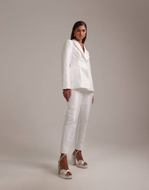 ASOS DESIGN structured blazer with deep pockets in white, 2 of 5