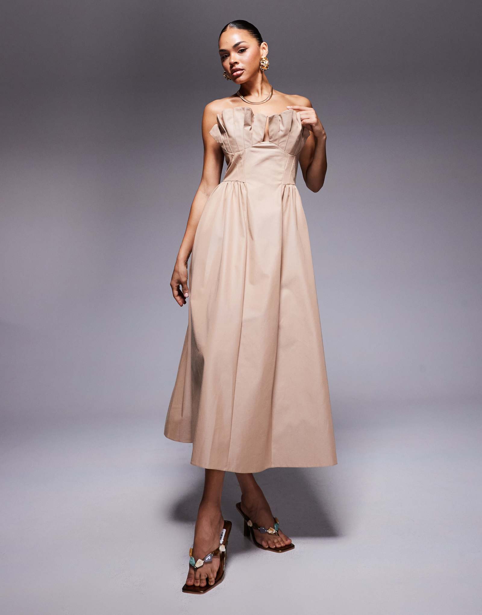 Миди-платье ASOS DESIGN со структурированной оборкой на груди из камня