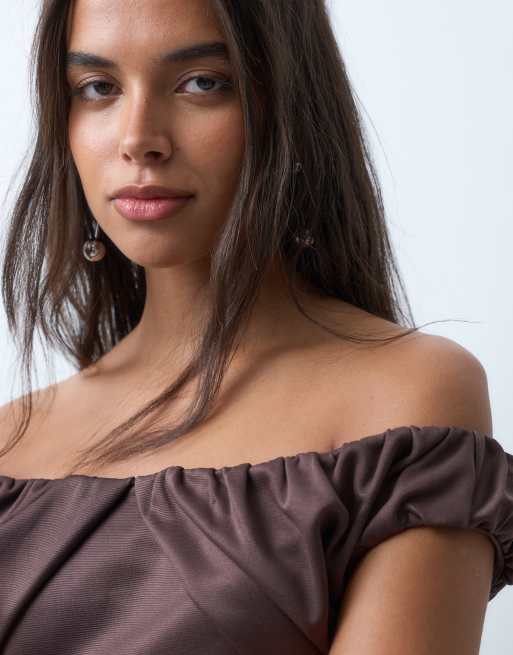 ASOS DESIGN structured midi dress with ruched off shoulder detail in chocolate, 3 of 5