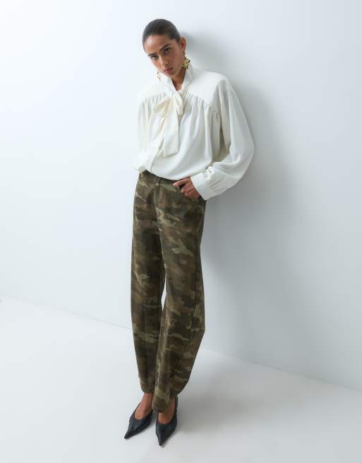 ASOS DESIGN strukturerad blus med rosett och rynkdetalj i vitt, 4 av 4