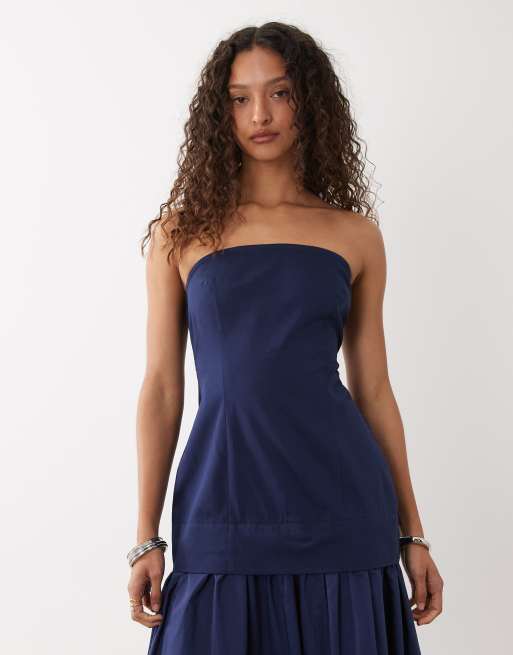 ASOS DESIGN strukturerad bomulls-bandeau maxiklänning med sänkt midja och poplinkjol i midnattsblått, 2 av 4