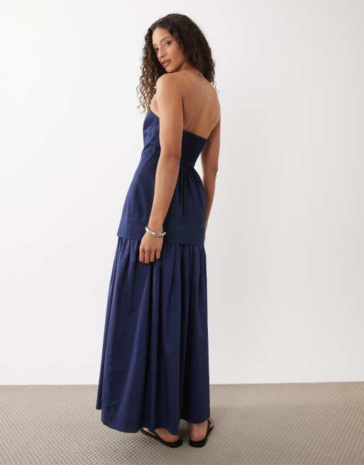 ASOS DESIGN strukturerad bomulls-bandeau maxiklänning med sänkt midja och poplinkjol i midnattsblått, 4 av 4