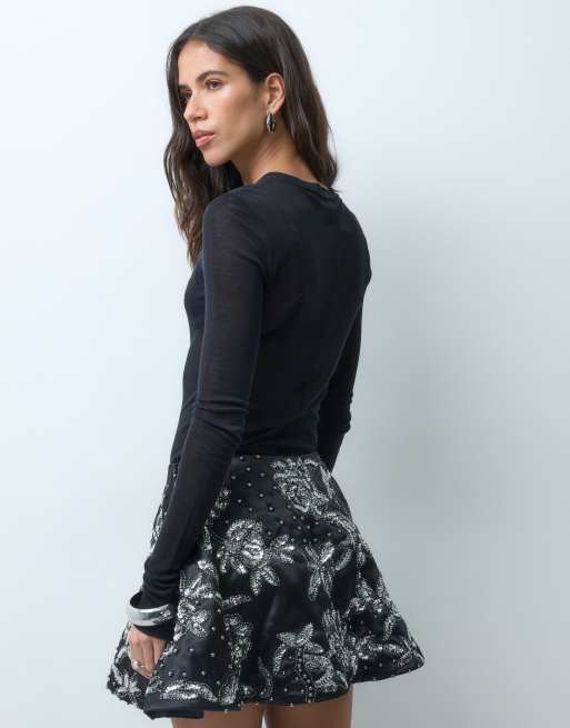 ASOS DESIGN strukturerad satinkjol med dekorationer och cirkelsnitt i svart, 5 av 5