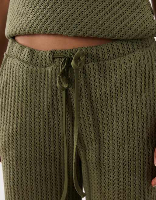 ASOS DESIGN strukturerat set med vida virkade byxor i khaki, 5 av 5