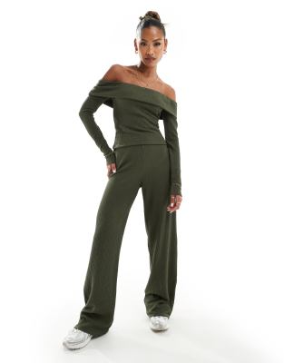 ASOS DESIGN - Strukturhose mit weitem Bein in Khaki, Kombiteil-Grün