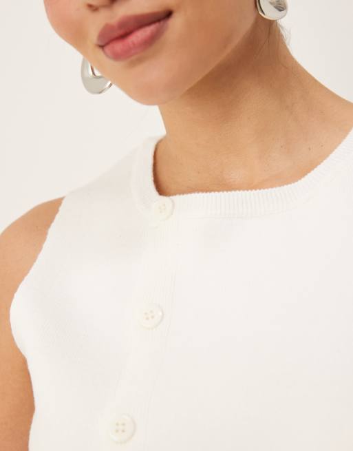 ASOS DESIGN – Strukturierte, asymmetrische Strickweste in Creme mit Knopfleiste vorne und Schlitz, 4 von 4
