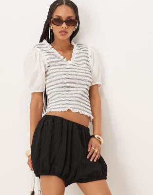 ASOS DESIGN - Strukturierte Bloomer-Shorts in Schwarz mit Streifen