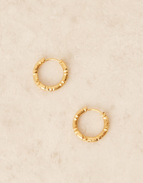 ASOS DESIGN – Strukturierte Creolen aus wasserfestem Edelstahl in Goldoptik - view 1