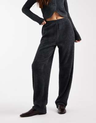 ASOS DESIGN - Strukturierte, flauschige Barrel-Hose in Grau, Kombiteil