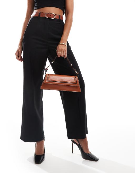 ASOS DESIGN – Strukturierte, längliche Schultertasche in Hellbraun mit Kontrastnähten, 4 von 4
