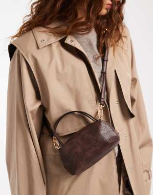 ASOS DESIGN - Strukturierte Mini-Grab-Clutch in Schokoladenbraun mit Crossbody-Riemen-Brown