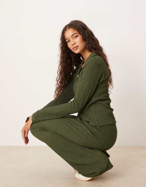 ASOS DESIGN – Strukturierte Schlaghose in Khaki, Kombiteil, 3 von 5