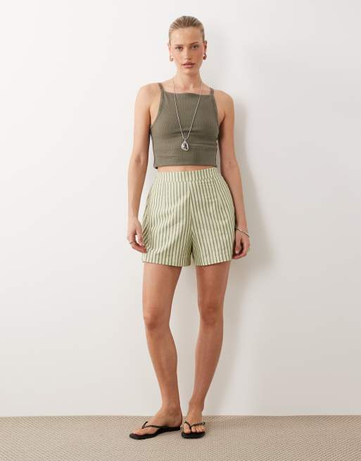ASOS DESIGN – Strukturierte, schwingende Schlupfshorts in gestreiftem Khaki, 2 von 5