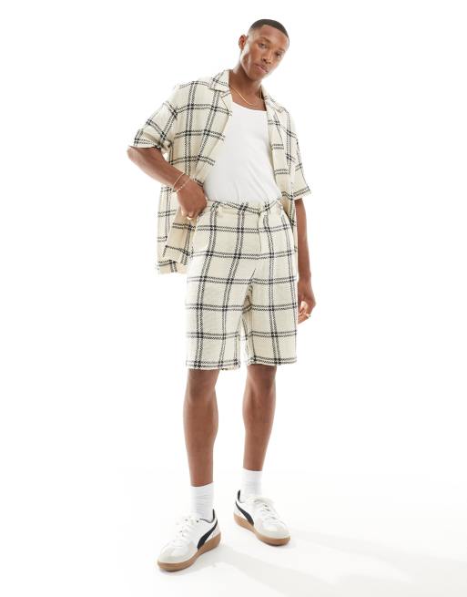 ASOS DESIGN – Strukturierte Shorts in neutraler Farbe mit Karomuster, Kombiteil
